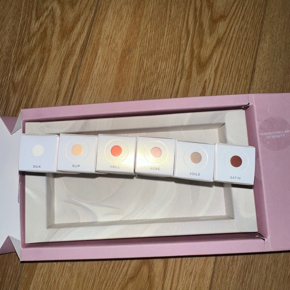 Silk & Satin lip gloss Palette